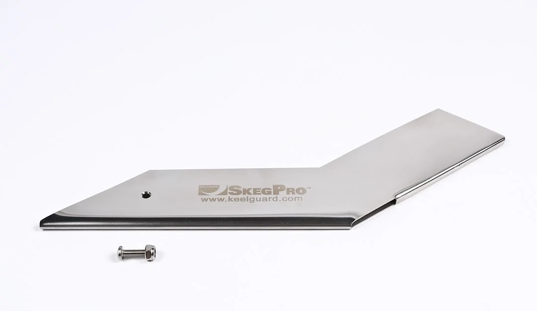 02663 – KEELGUARD Outboard Motor Skeg, For Yamaha 90 HP 4 Stroke Engine Mirror Polished Stainless Steel Single
